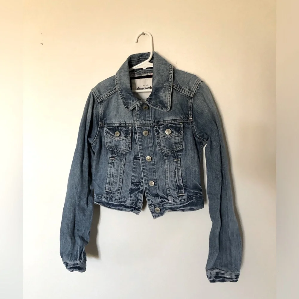 Abercrombie M ( 7/8 ) Denim Jean Jacket Medium/ Light Wash Floral Lining Button